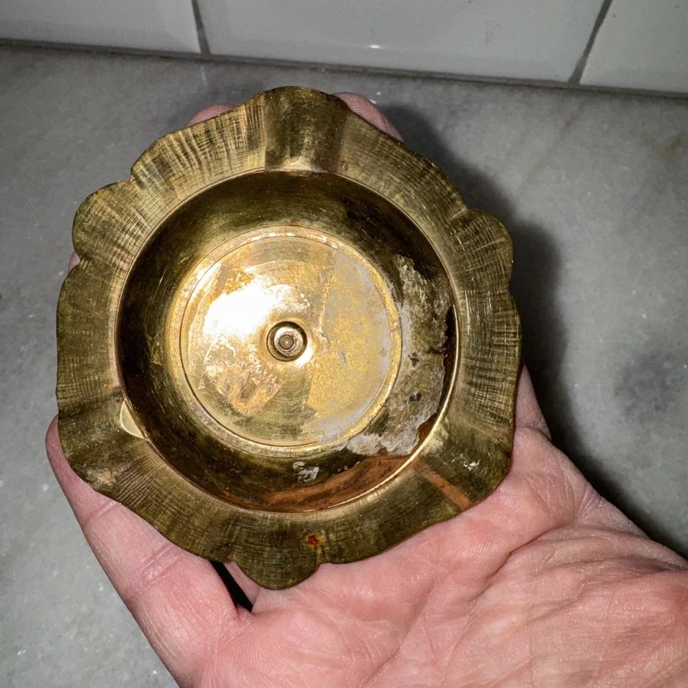 Heavey Brass Ornate Ashtray Made in India-‎ 4 Cigarette Rests